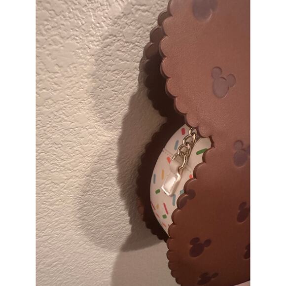 NWOT Disney Parks Loungefly Mickey Mouse Ice Cream Sandwich Crossbody Chain Bag - Picture 3 of 7